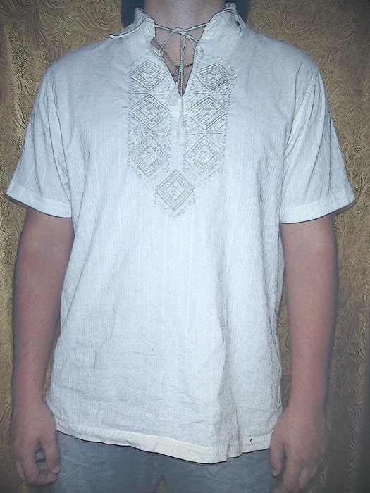 Сорочка мужская, вышитая белым по белому в традиционном полтавском стиле
